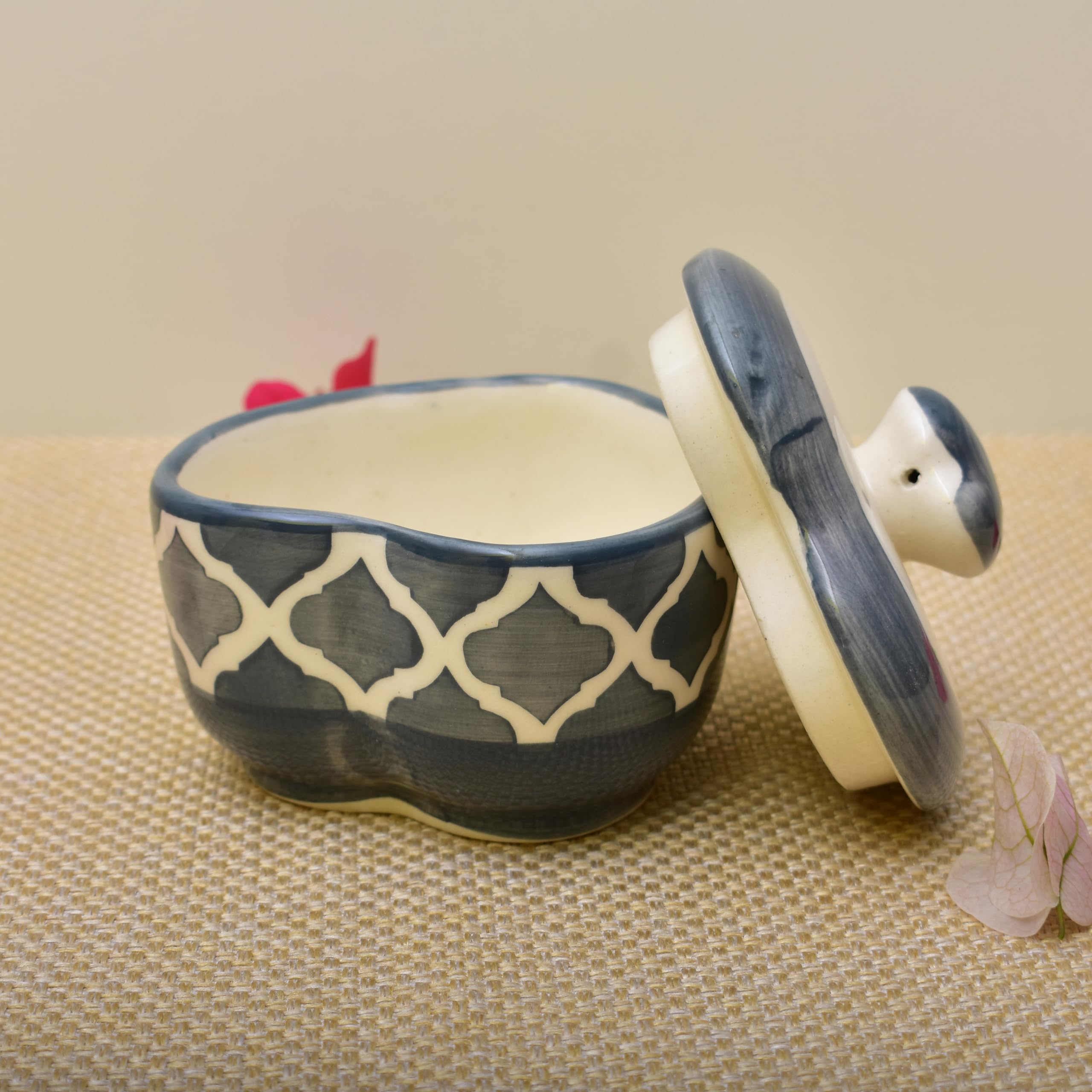 Kunhar Multipurpose Ceramic Donga – Grey Chidi | 350 ML Lidded Serving Donga | Microwave & Dishwasher Safe | Ideal for Gravy, Dal, Curry & More - Image 4